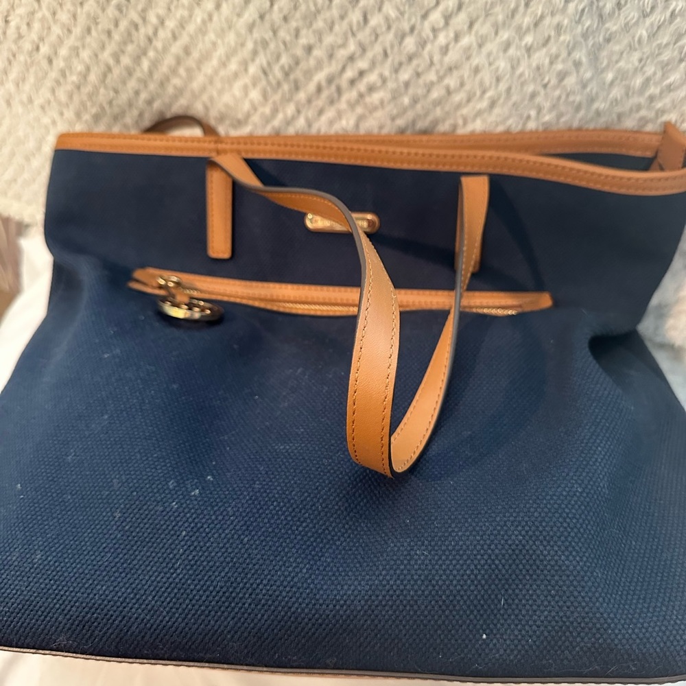 Michael Kors Tote Bag great condition - Picture 3 of 10